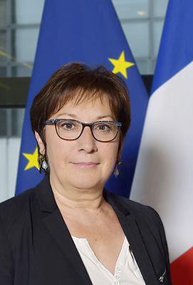 Madame PINVILLE, Secrétaire d’État chargée du Commerce, de l'Artisanat, de la Consommation et de l'Economie sociale et solidaires